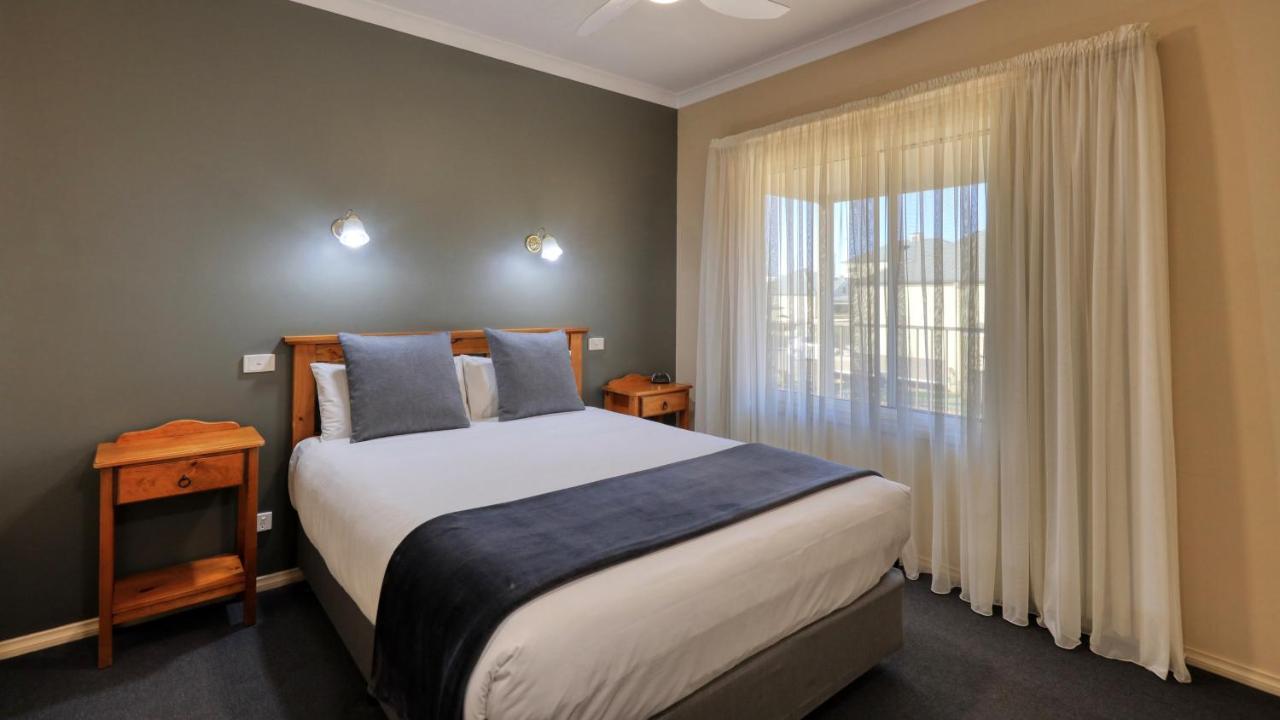 Aparthotel Bridges On Meninya & 4*