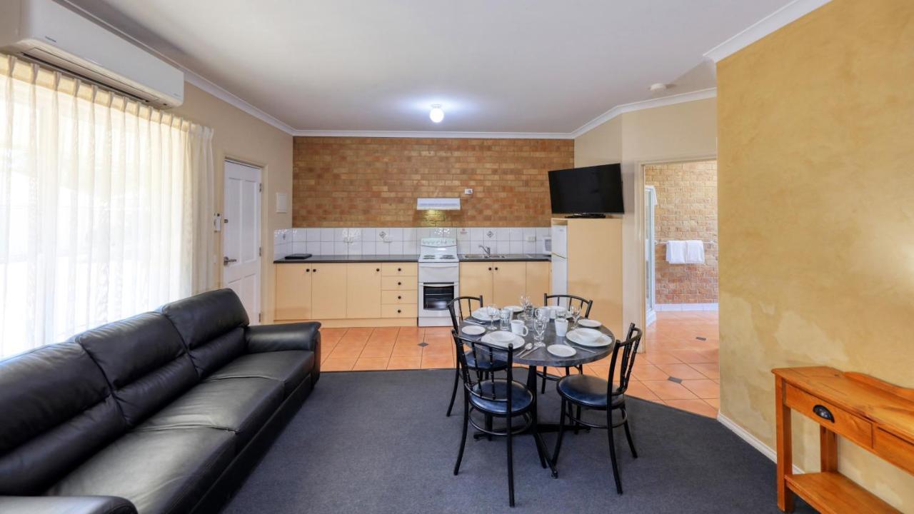 Aparthotel Bridges On Meninya & Moama